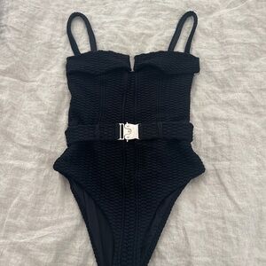 Devon Windsor Swim- size M